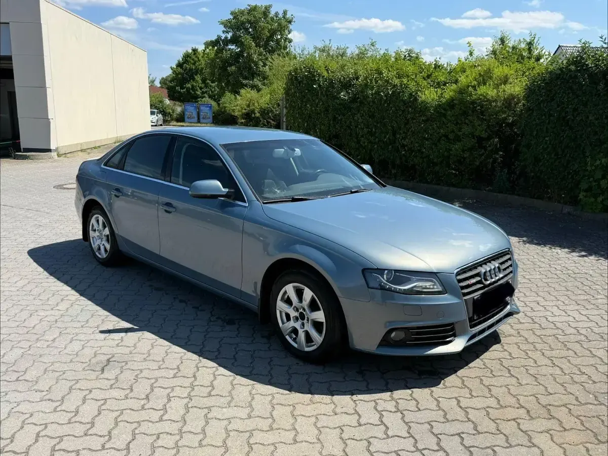 Gebraucht Audi A4 Ambition 160 PS (117 kW) 2010 Blau Limousine