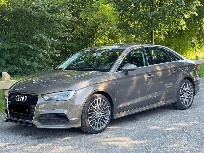 Gebraucht Audi A3 S-Line 179 PS (131 kW) 2015 Grau Limousine