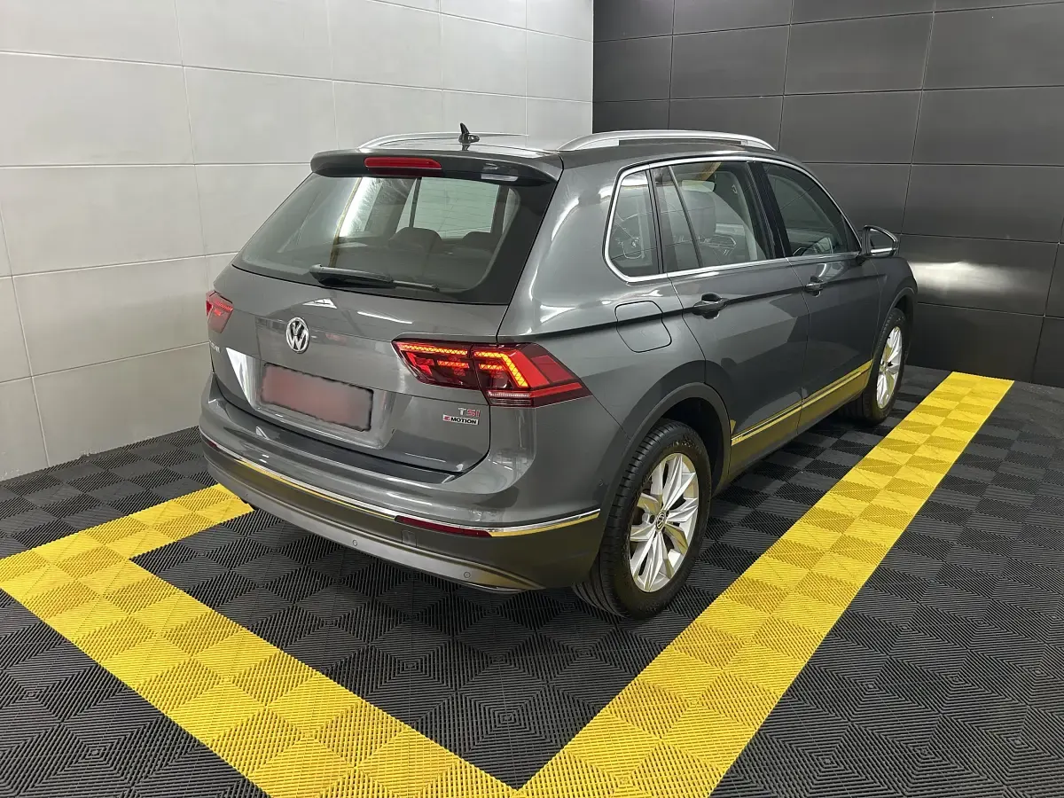Gebraucht VW Tiguan Highline 150 PS (110 kW) 2016 Metallic SUV