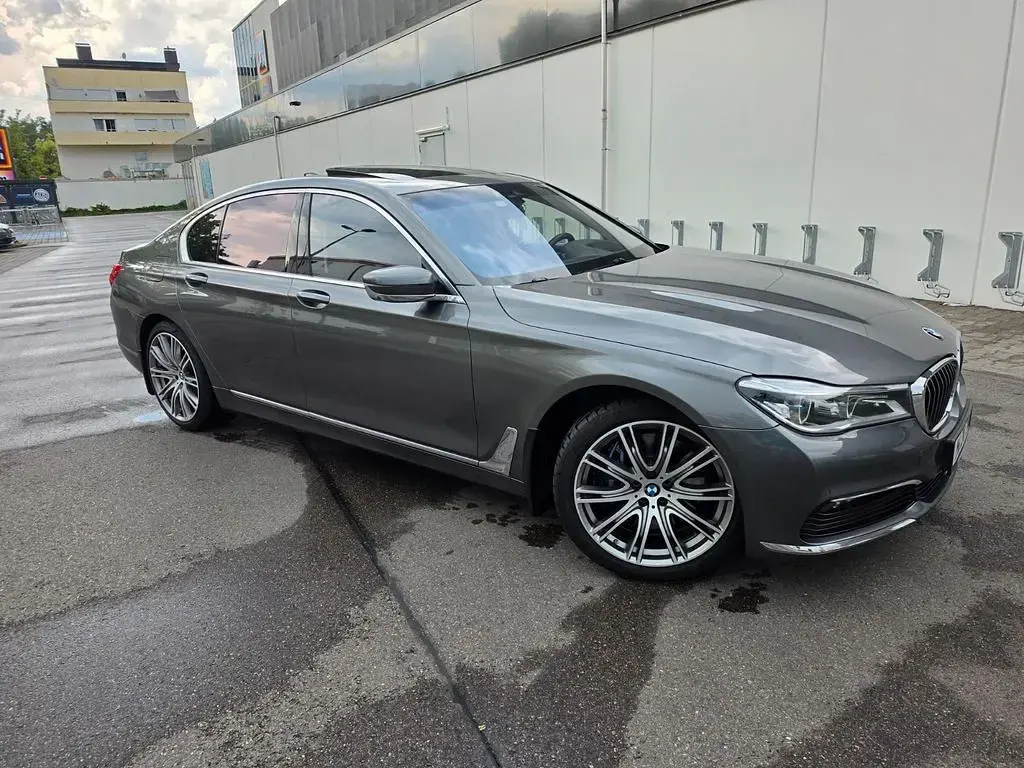 Gebraucht BMW 740 320 PS (235 kW) 2018 Grau Limousine