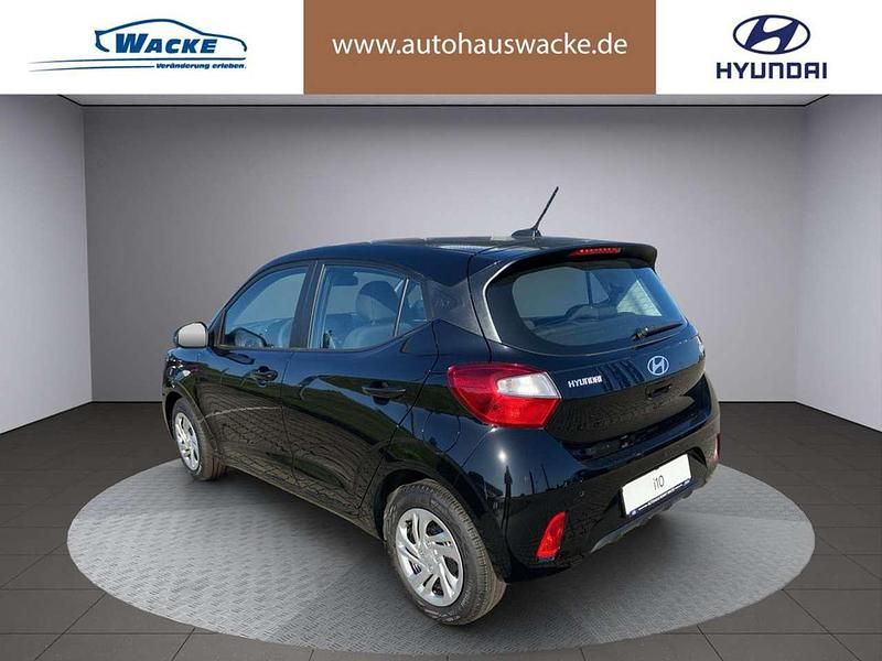 Neu Hyundai i10 Select 63 PS (46 kW) 2025 Farbe: schwarz Kleinwagen