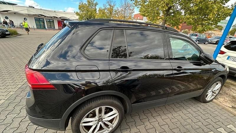 Gebraucht VW Tiguan Trendline 125 PS (91 kW) 2016 Schwarz SUV