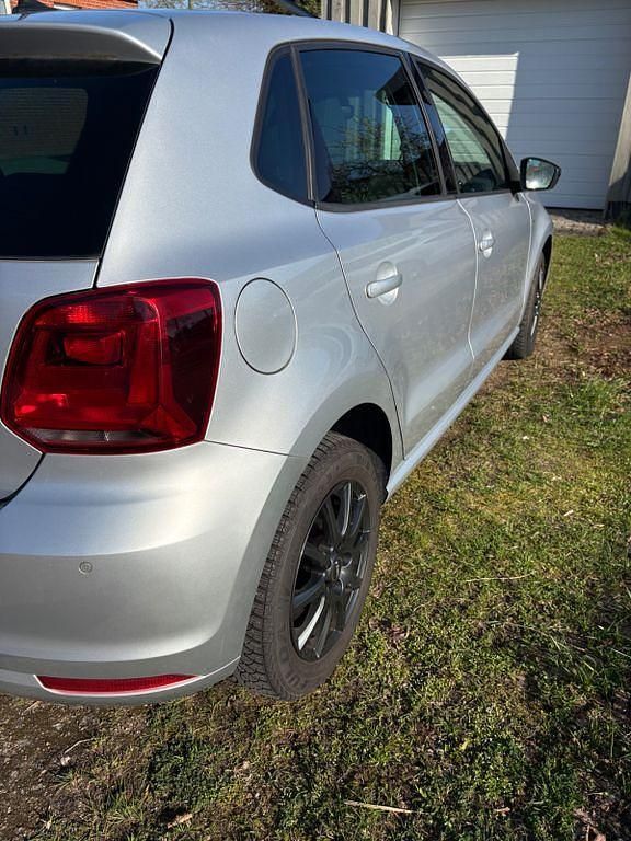 Gebraucht VW Polo 90 PS (66 kW) 2015 Silber Limousine