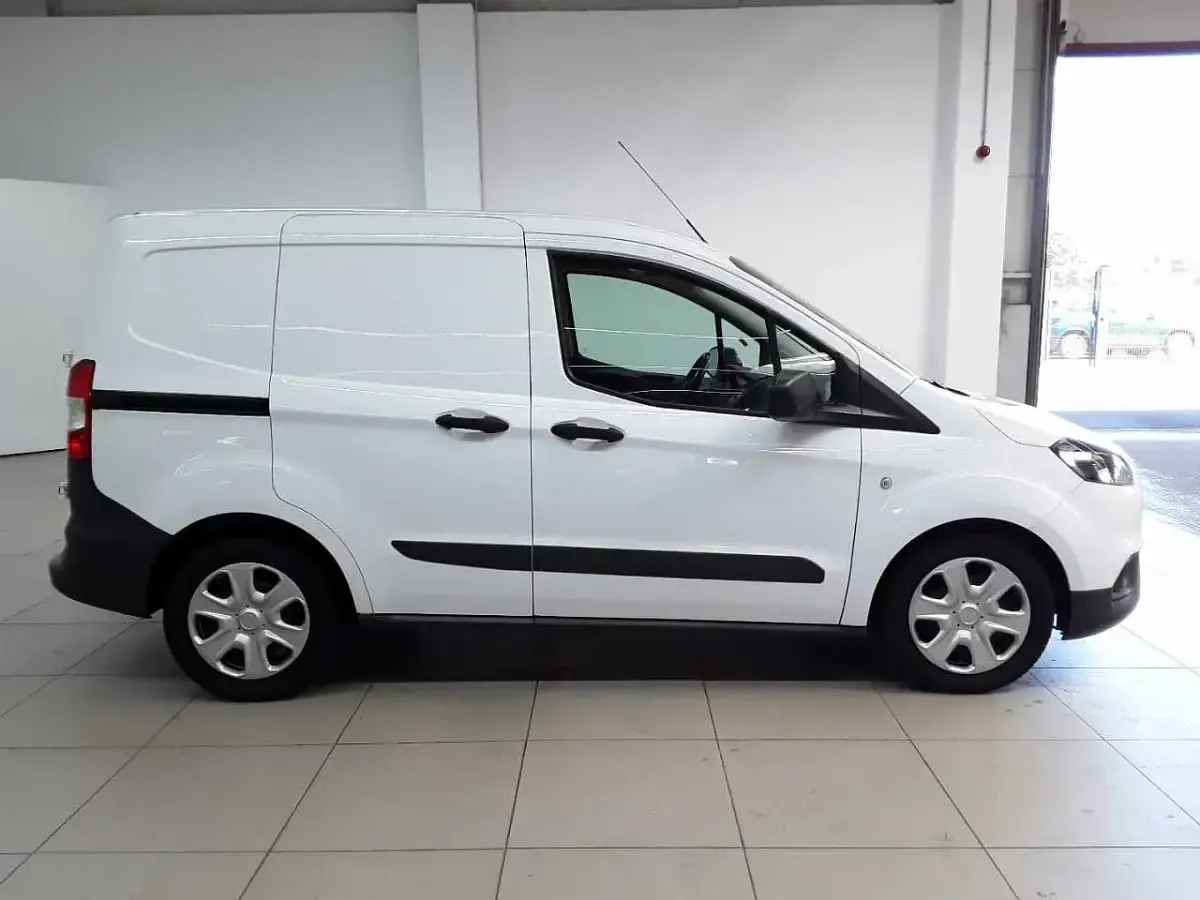 Gebraucht Ford Transit Trend 100 PS (73 kW) 2022 Frostweiß Van