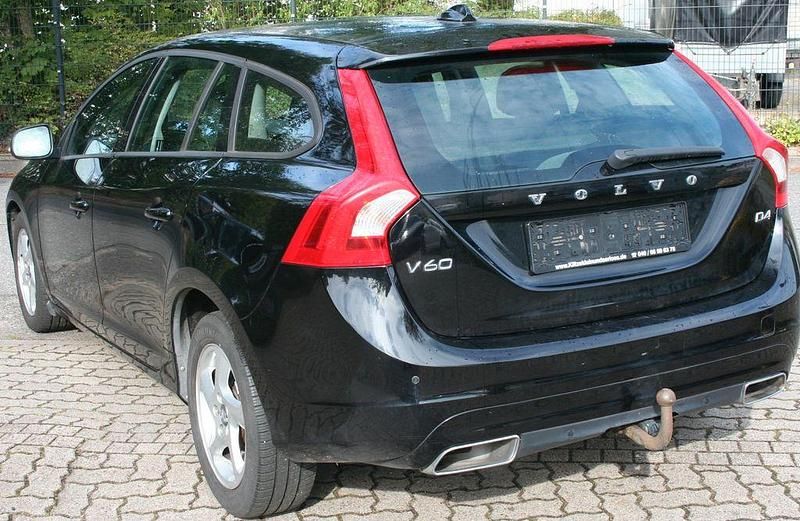 Gebraucht Volvo V60 Kinetic 181 PS (133 kW) 2014 Schwarz Kombi
