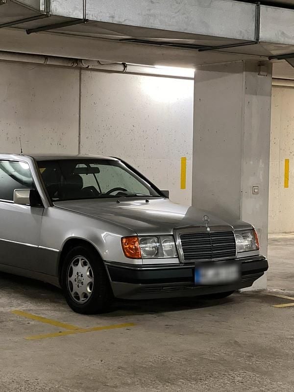 Silber Gebraucht 1992 Mercedes E320 Coupé | 10.900 € - Bild 1/4