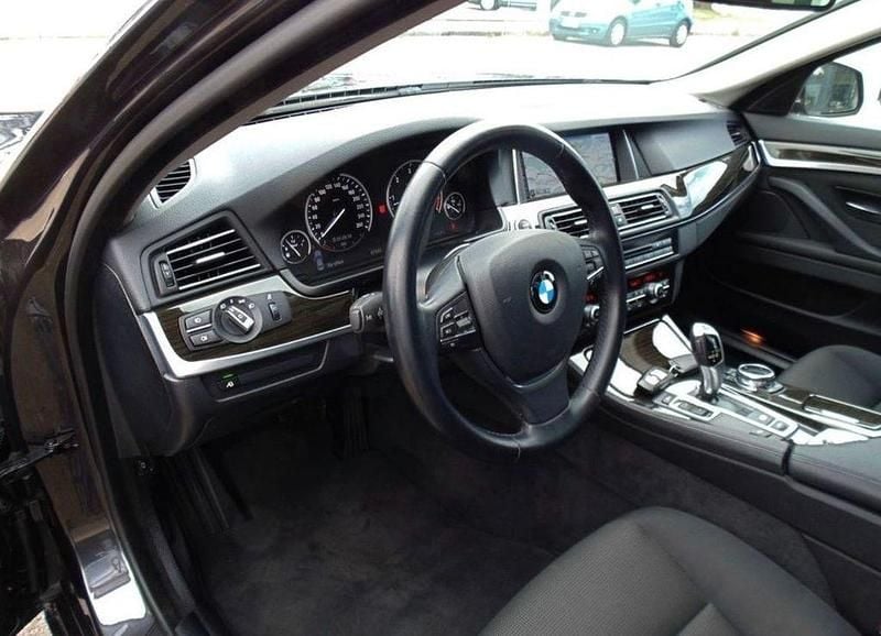 Grau Gebraucht 2014 BMW 530 Limousine | 18.900 € - Bild 1/4