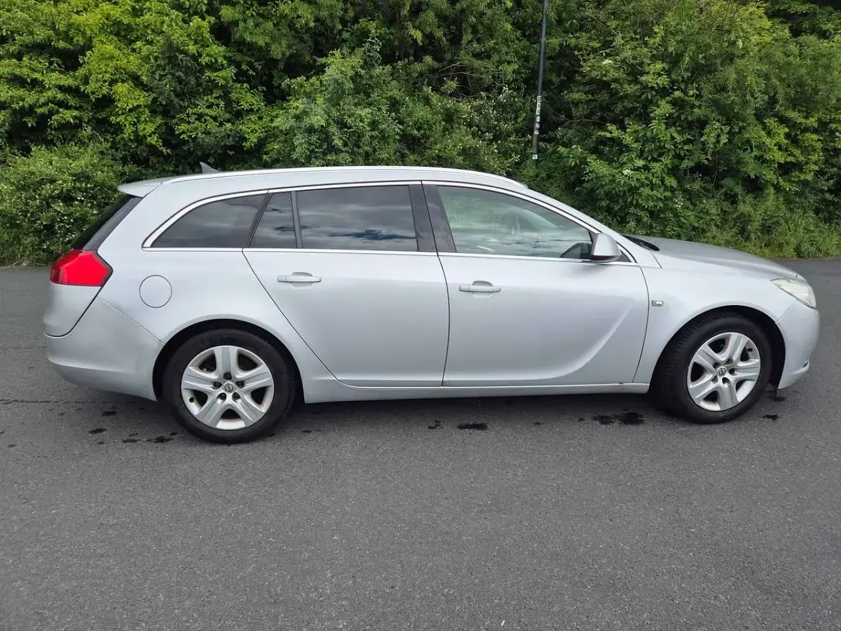 Gebraucht Opel Insignia Selection 110 PS (80 kW) 2011 Silber Kombi