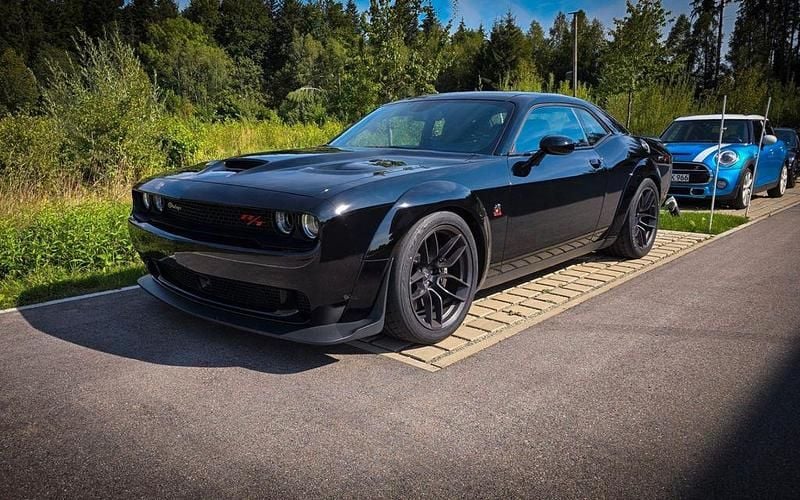 Pitch black Gebraucht 2024 Dodge Challenger Coupé | 59.980 € - Bild 1/4