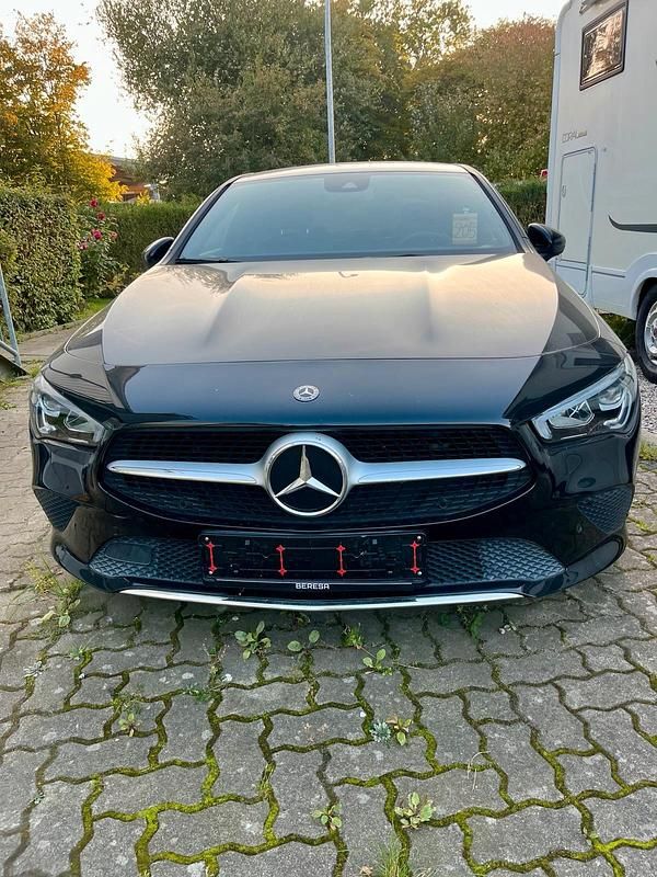 Schwarz Gebraucht 2020 Mercedes CLA220 Limousine | 28.000 € (Superpreis) - Bild 1/4