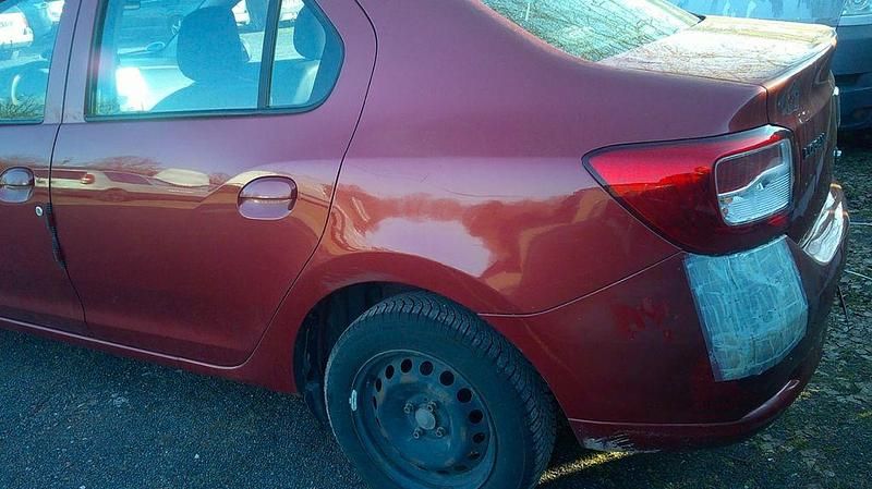 Gebraucht Dacia Logan 75 PS (55 kW) 2014 Rot Limousine