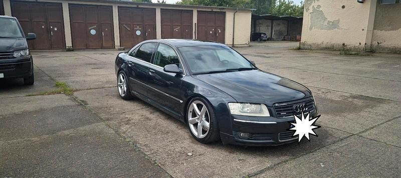 Schwarz Gebraucht 2003 Audi A8 Limousine | 3.950 € (Etwas zu teuer) - Bild 1/4