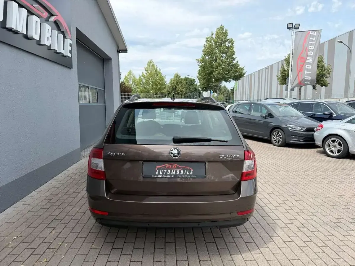Gebraucht Skoda Octavia Ambition 116 PS (85 kW) 2019 Maple braun metallic Kombi