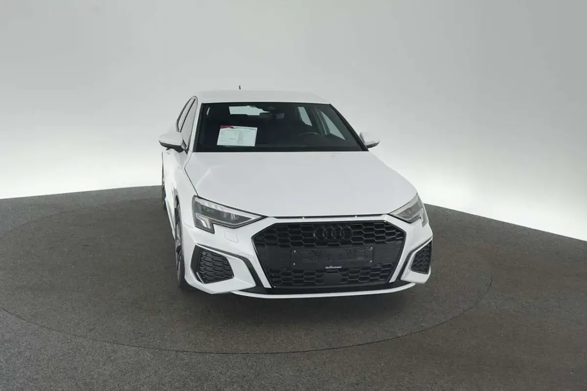 Gebraucht Audi A3 S-Line 150 PS (110 kW) 2024 Gletscherweiß metallic Limousine