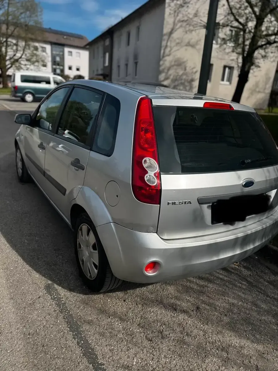 Gebraucht Ford Fiesta 105 PS (77 kW) 2008 Silber Kleinwagen
