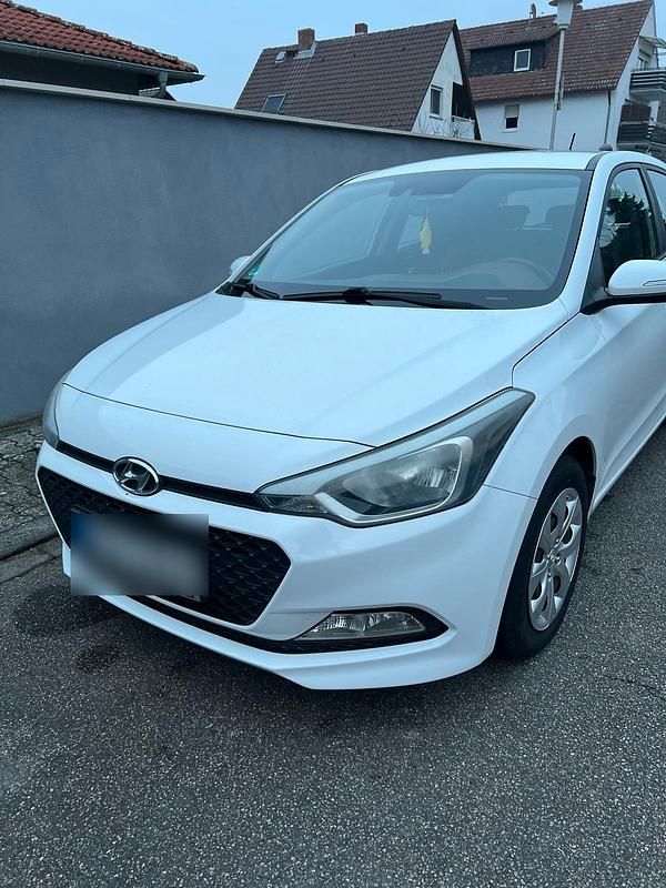 Weiß Gebraucht 2016 Hyundai i20 Trend Kleinwagen | 6.999 € (Fairer Preis) - Bild 1/4