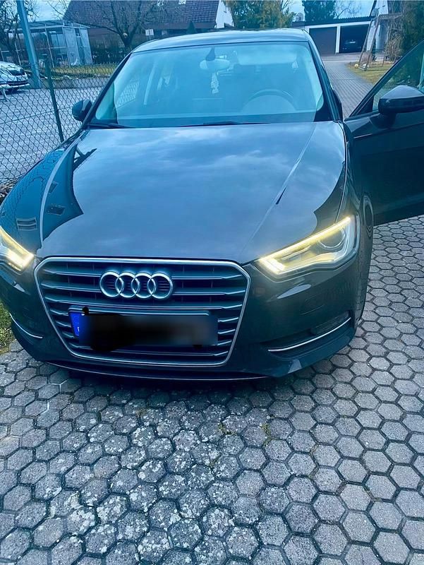 Gebraucht Audi A3 Sportback 105 PS (77 kW) 2015 Braun Kleinwagen