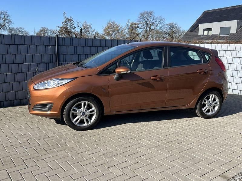 Gebraucht Ford Fiesta Trend 80 PS (58 kW) 2015 Braun Kleinwagen