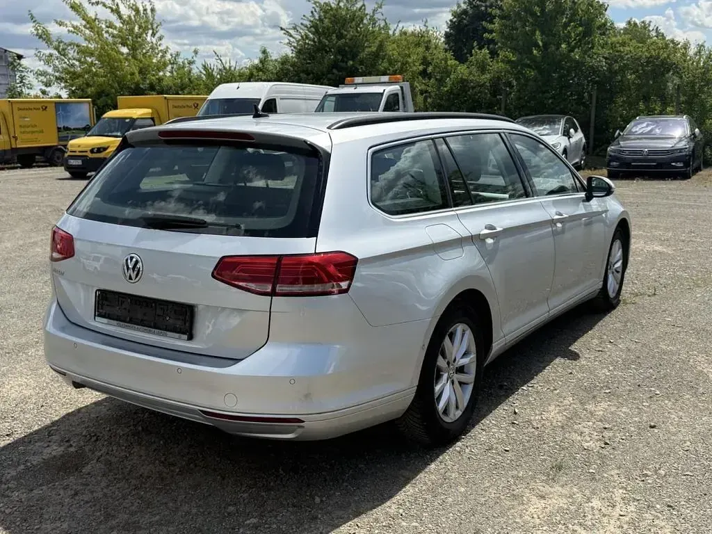 Gebraucht VW Passat Comfortline 150 PS (110 kW) 2019 Silber metallic Kombi