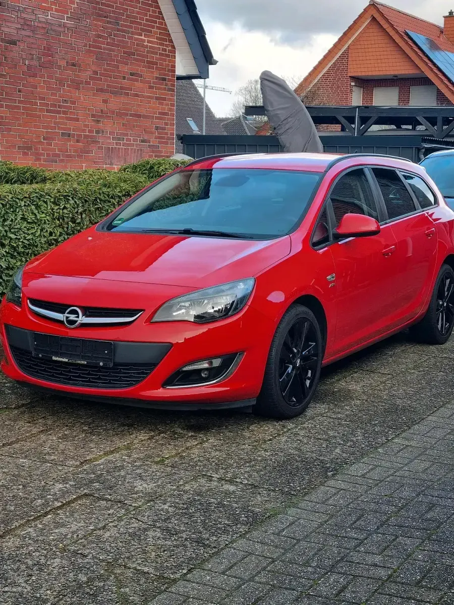 Gebraucht Opel Astra Active 140 PS (102 kW) 2013 Rot Kombi