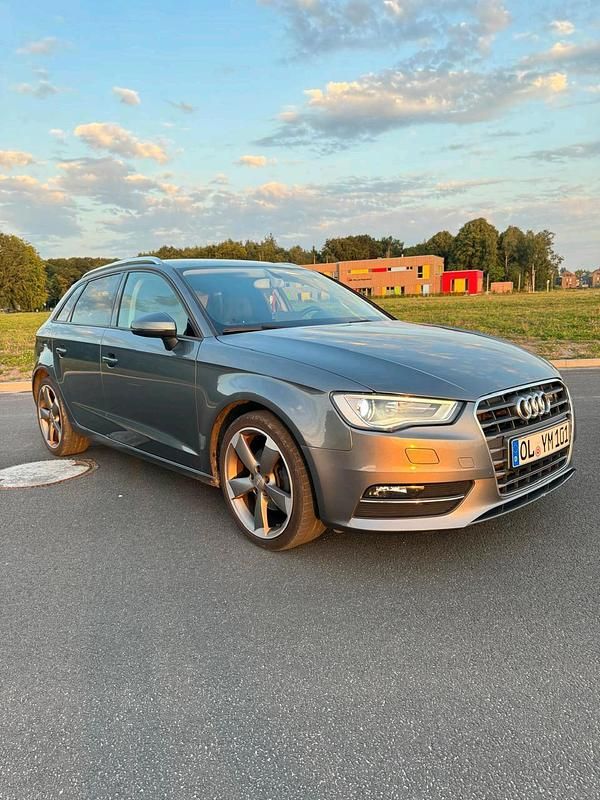 Grau Gebraucht 2014 Audi A3 Sportback Ambiente Kleinwagen | 8.999 € (Fairer Preis) - Bild 1/4