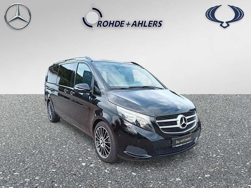 Obsidianschwarz Gebraucht 2017 Mercedes V220 Edition Van / Kleinbus | 35.499 € (Guter Preis) - Bild 1/4