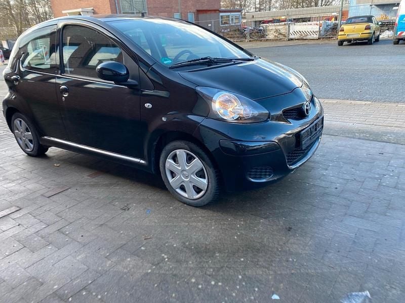 Gebraucht Toyota Aygo 68 PS (50 kW) 2009 Schwarz Kleinwagen