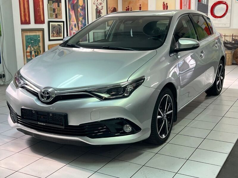 Silber Gebraucht 2018 Toyota Auris Active Limousine | 15.500 € (Fairer Preis) - Bild 1/4