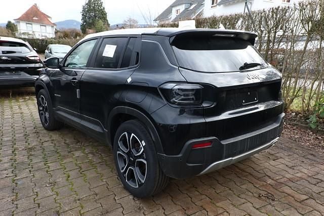 Neu Jeep Avenger Summit 110 PS (80 kW) 2025 Volcano black volcano black SUV