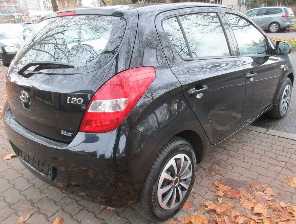 Gebraucht Hyundai i20 Edition 90 PS (66 kW) 2012 Schwarz Kleinwagen