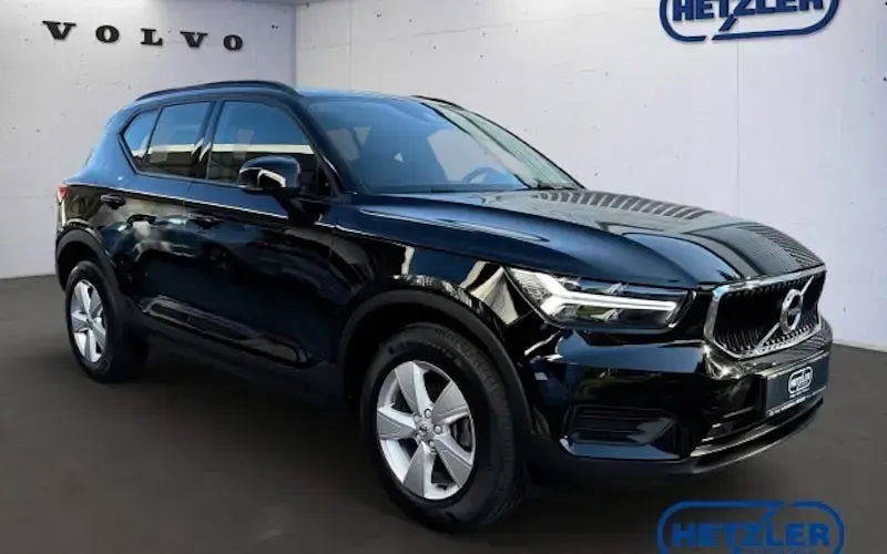 Gebraucht Volvo XC40 Momentum 129 PS (94 kW) 2022 Black solid (stone) / solid SUV