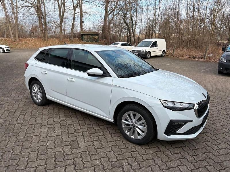 Gebraucht Skoda Scala 150 PS (110 kW) 2026 Weiß Kleinwagen