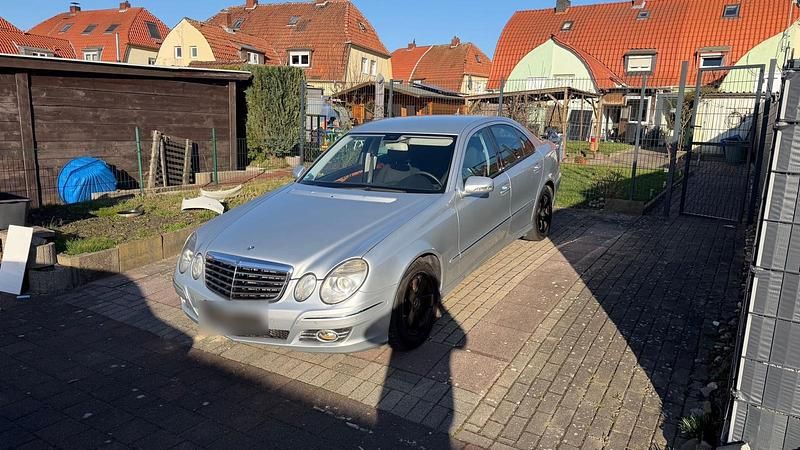 Gebraucht Mercedes E220 Elegance 170 PS (125 kW) 2006 Silber Limousine