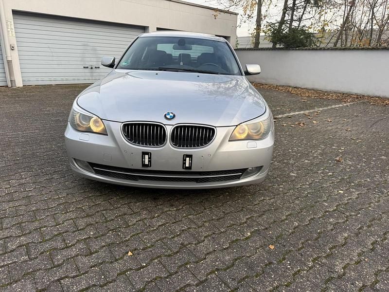 Silber Gebraucht 2009 BMW 530 Limousine | 6.499 € (Guter Preis) - Bild 1/4