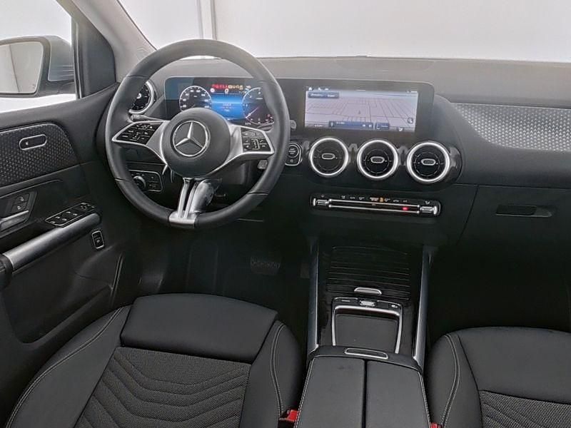 Gebraucht Mercedes B180 Progressive 116 PS (85 kW) 2025 Silber Van / Kleinbus