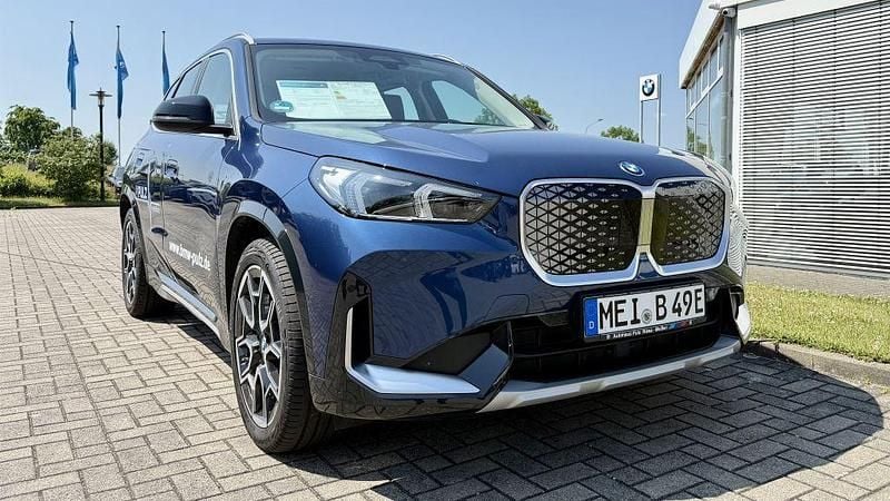 Phytonicblau Gebraucht 2023 BMW iX1 xLine SUV | 46.790 € - Bild 1/4