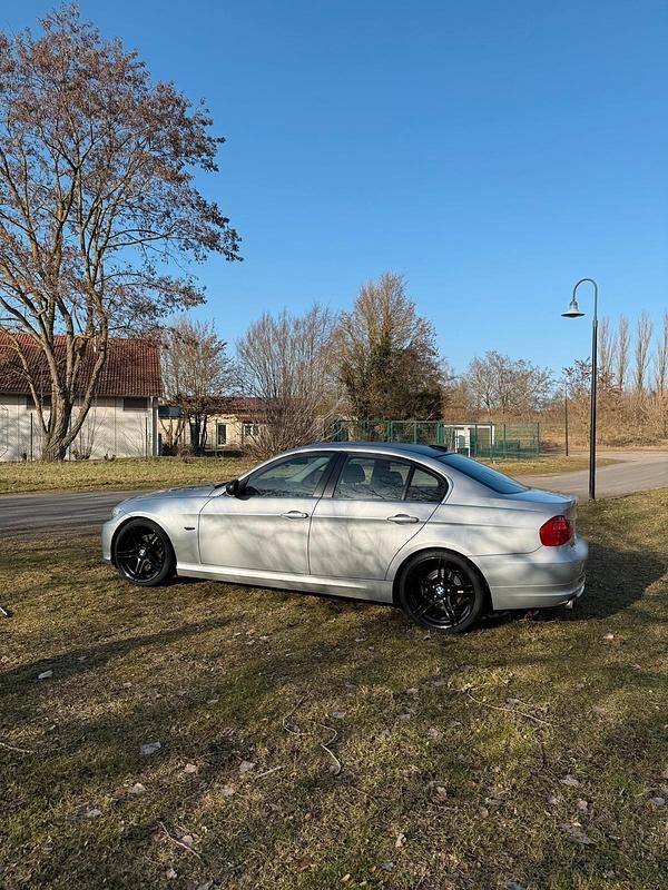 Gebraucht BMW 325 218 PS (160 kW) 2008 Silber Limousine