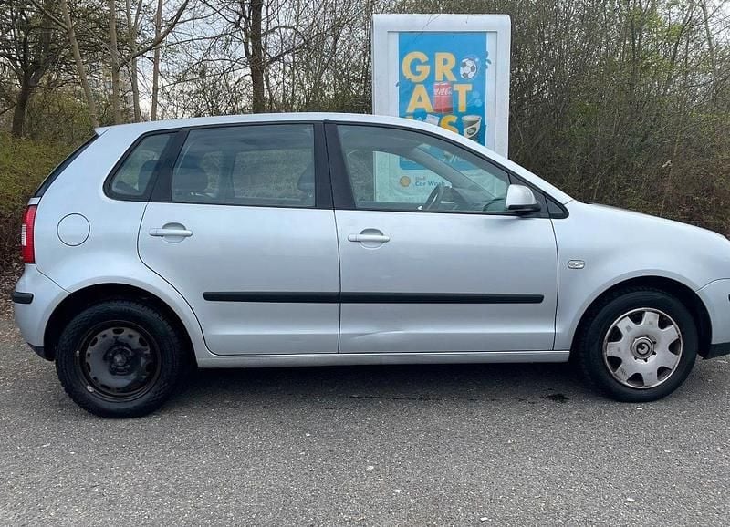 Gebraucht VW Polo 80 PS (58 kW) 2002 Silber Kleinwagen
