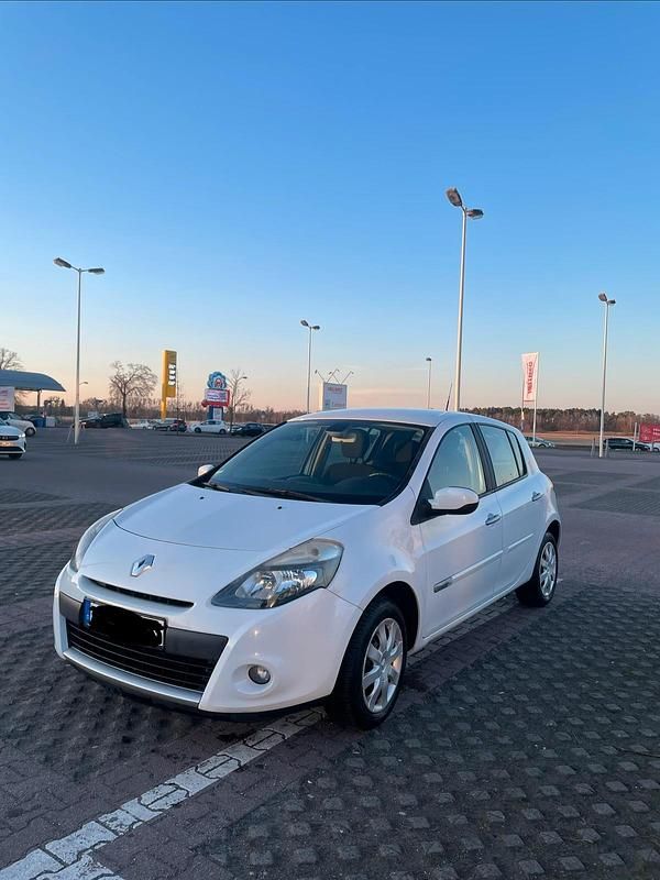 Gebraucht Renault Clio II 75 PS (55 kW) 2011 Weiß Limousine