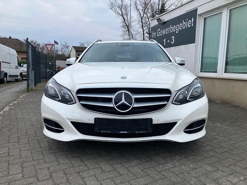 Gebraucht Mercedes E350 Avantgarde 258 PS (189 kW) 2015 Weiß Kombi