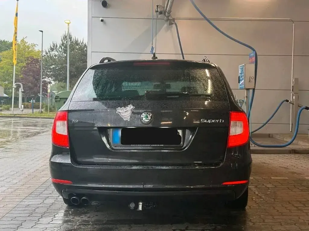 Gebraucht Skoda Superb 140 PS (102 kW) 2012 Schwarz Kombi