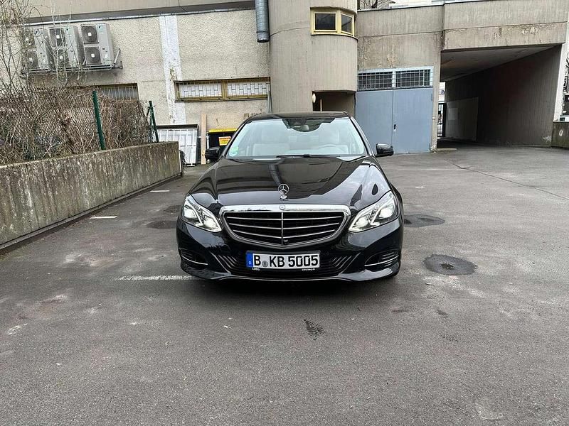 Gebraucht Mercedes E250 204 PS (150 kW) 2015 Schwarz Limousine