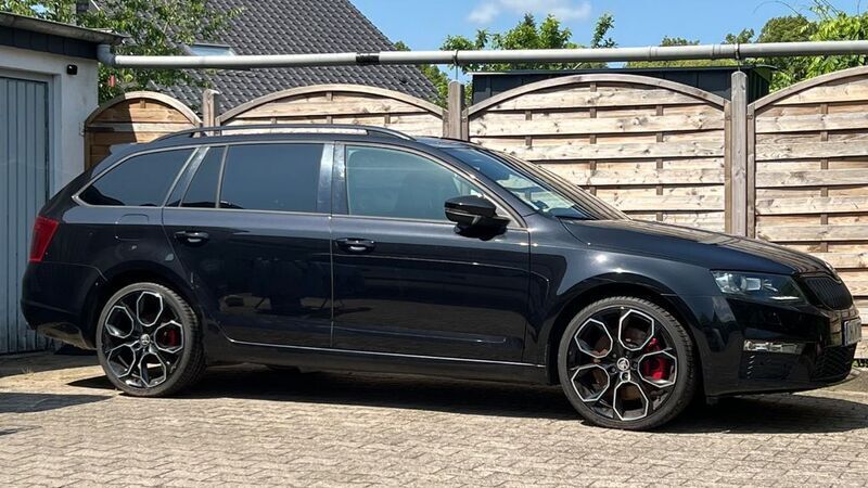 Schwarz Gebraucht 2016 Skoda Octavia RS Kombi | 18.750 € (Fairer Preis) - Bild 1/4