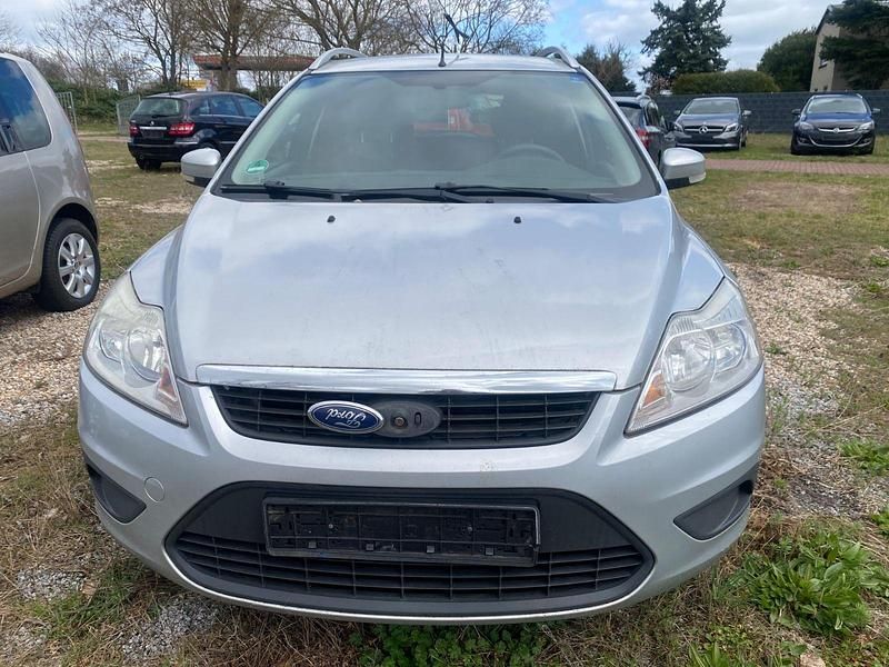Używany Ford Focus Style 101 KM (74 kW) 2010 Srebrny Kombi