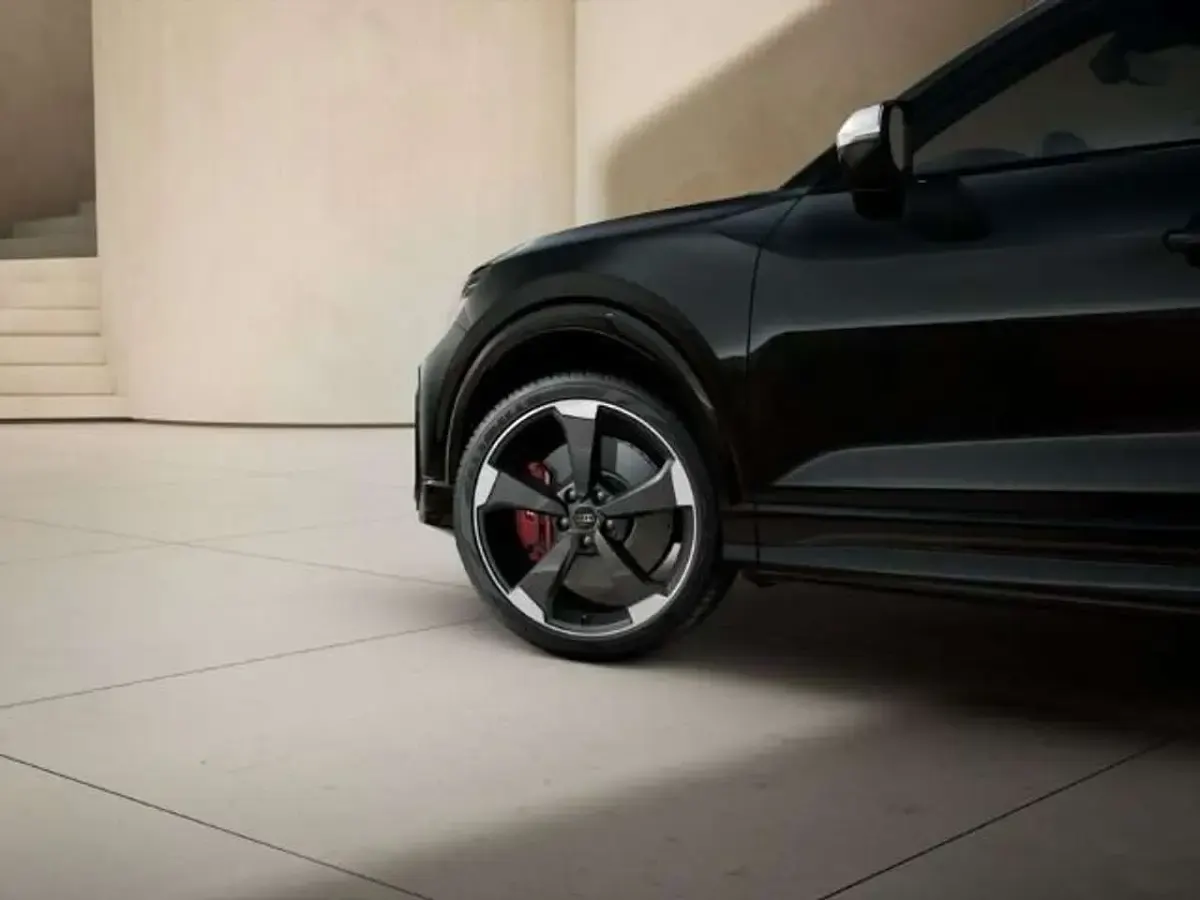 Neu Audi SQ2 Sport 300 PS (220 kW) 2026 Mythosschwarz metallic SUV