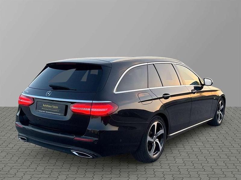 Gebraucht Mercedes E220 194 PS (142 kW) 2019 Obsidianschwarz Kombi