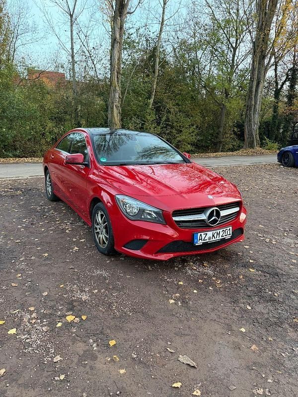 Rot Gebraucht 2014 Mercedes CLA200 AMG line Coupé | 11.700 € (Superpreis) - Bild 1/4