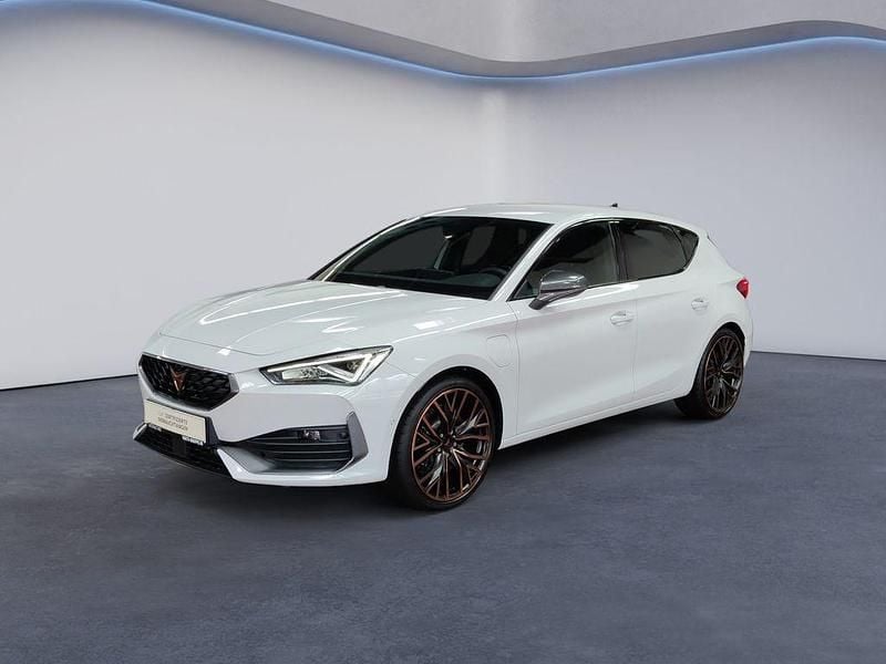 "nevada" weiss Gebraucht 2024 Cupra Leon VZ Limousine | 27.990 € (Superpreis) - Bild 1/4