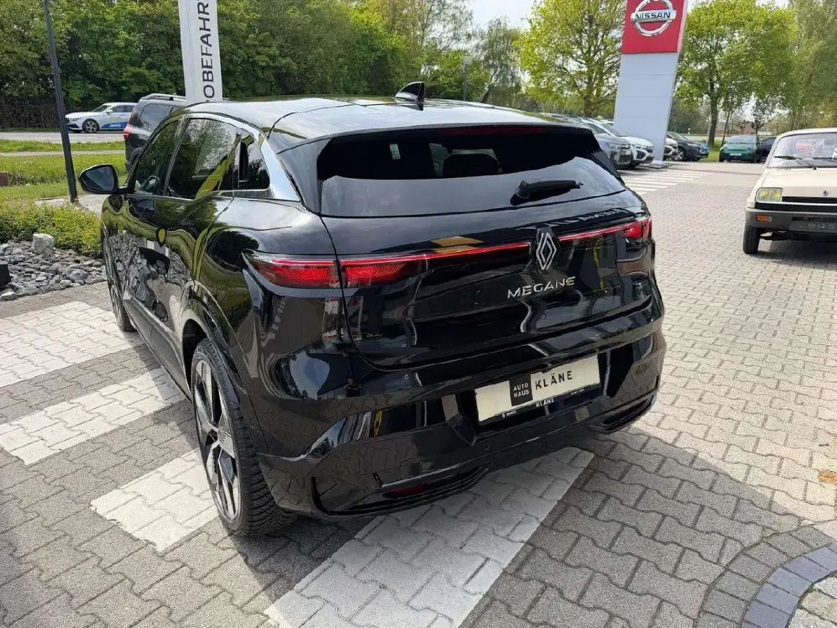 Używany Renault Mégane Techno 160 kW (218 KM) 2023 Czarny Sedan/Limuzyna