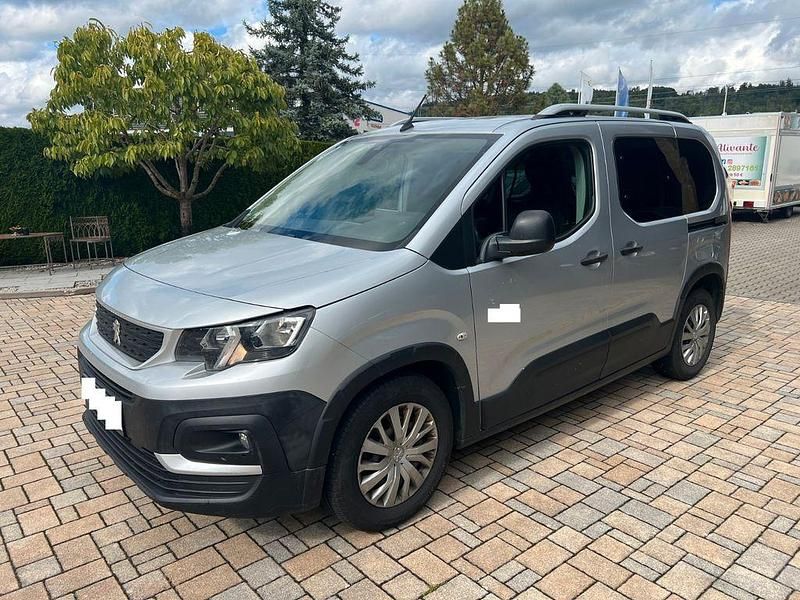 Grau Gebraucht 2019 Peugeot Rifter Active Van / Kleinbus | 12.950 € - Bild 1/4